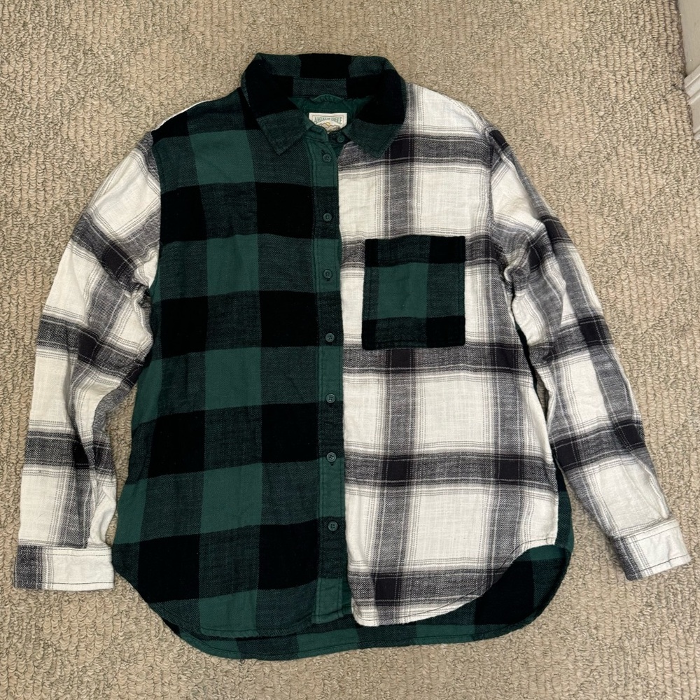 American Eagle Plaid Flannel Shirt Button Up Cotton Size Small Black Green White